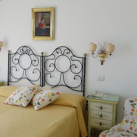 Hotel Villa Mora جيارديني ناكسوس المظهر الخارجي الصورة