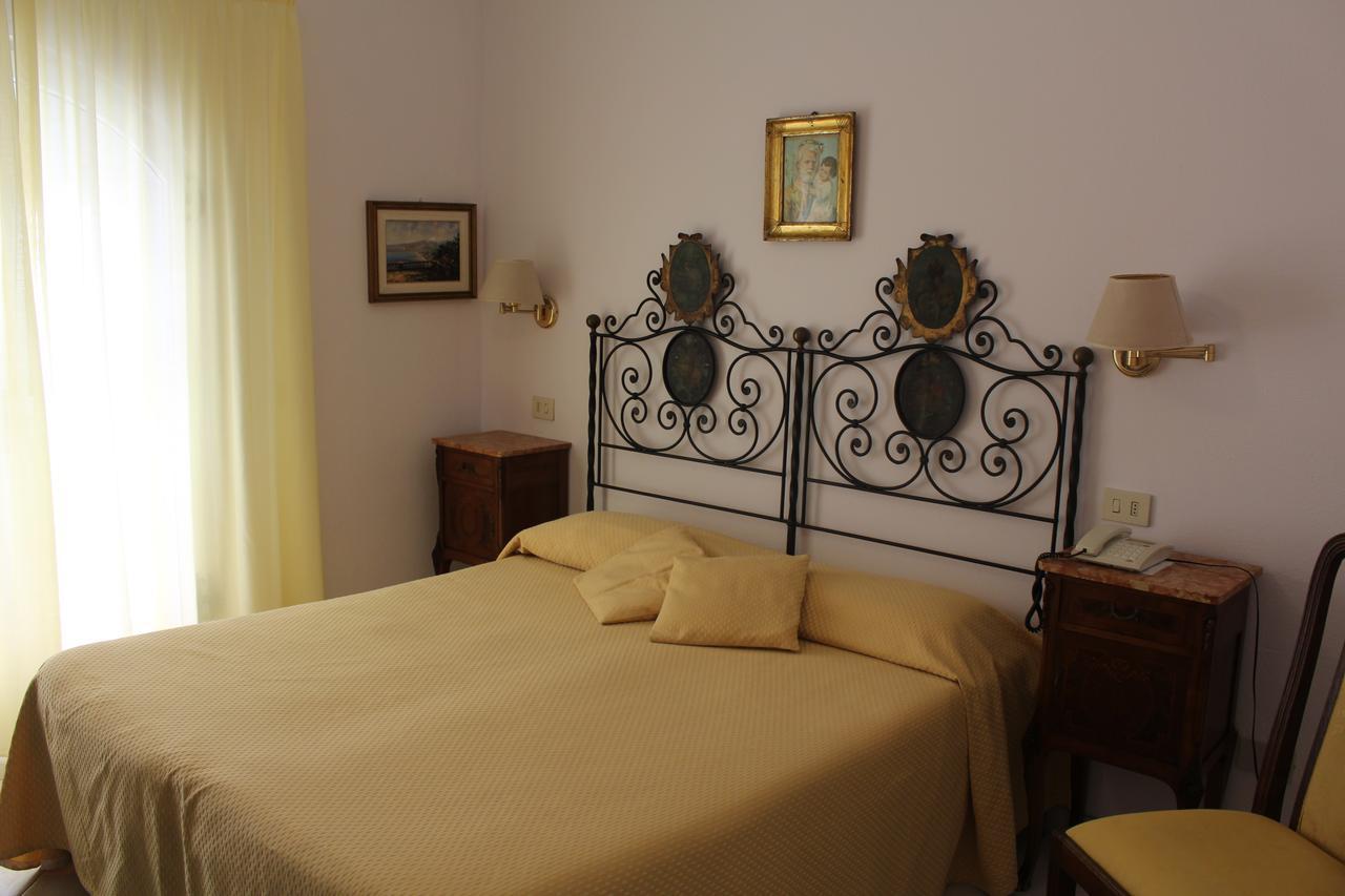 Hotel Villa Mora جيارديني ناكسوس المظهر الخارجي الصورة