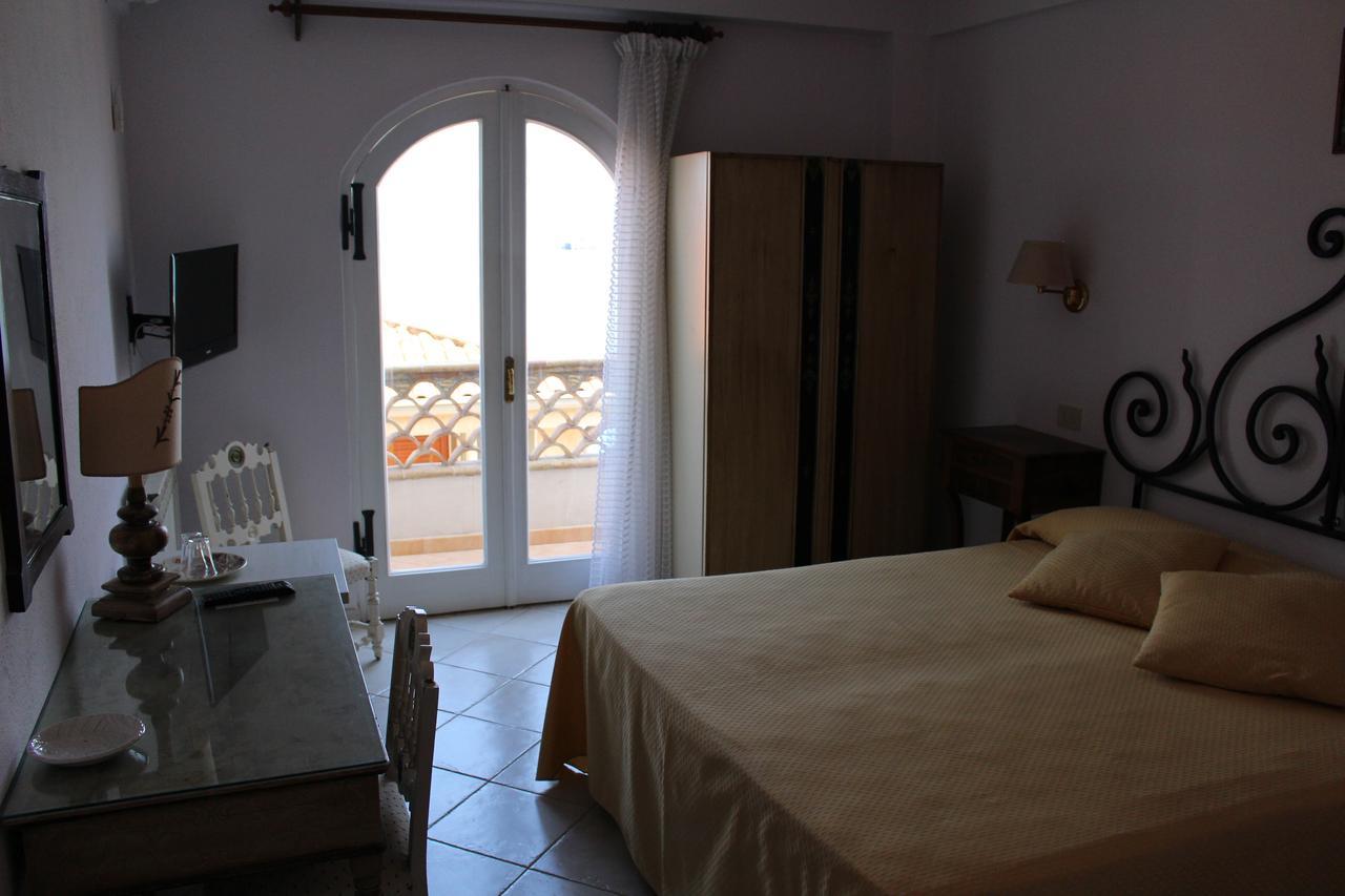 Hotel Villa Mora جيارديني ناكسوس المظهر الخارجي الصورة