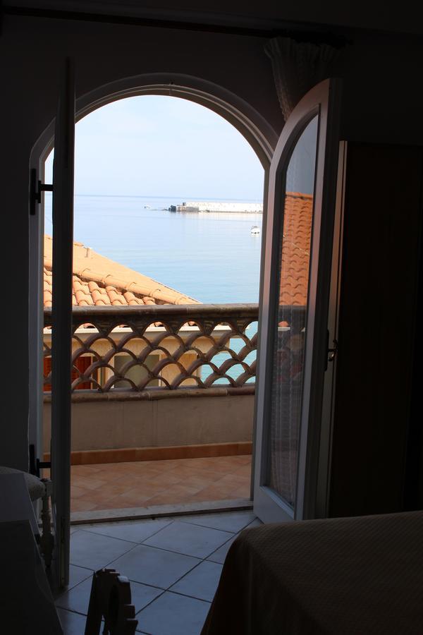 Hotel Villa Mora جيارديني ناكسوس المظهر الخارجي الصورة
