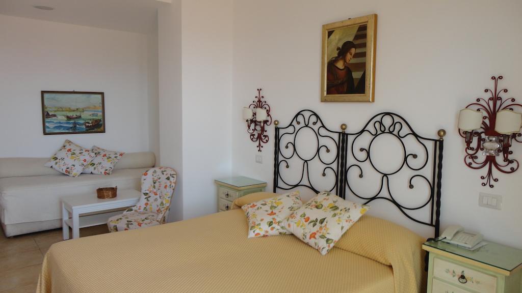 Hotel Villa Mora جيارديني ناكسوس الغرفة الصورة